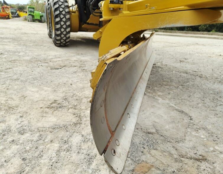 CATERPILLAR  140 AWD ***IMPECABLE***